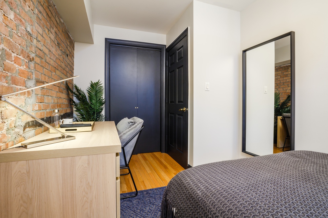  #143: Hell's Kitchen - Full Bedroom B  -  #143: Hell's Kitchen  - Gallery -  8