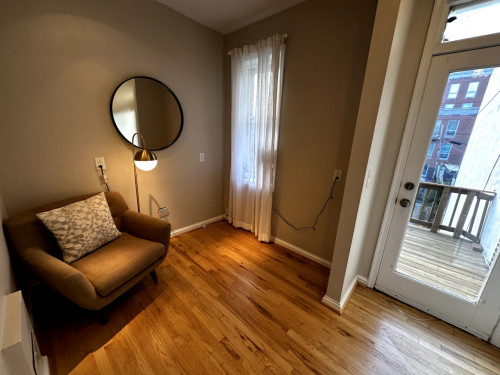 Beautiful House with Spacious Bedroom 10-12 minutes walk to Union Bus Station