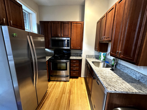 Beautiful House with Spacious Bedroom 10-12 minutes walk to Union Bus Station
