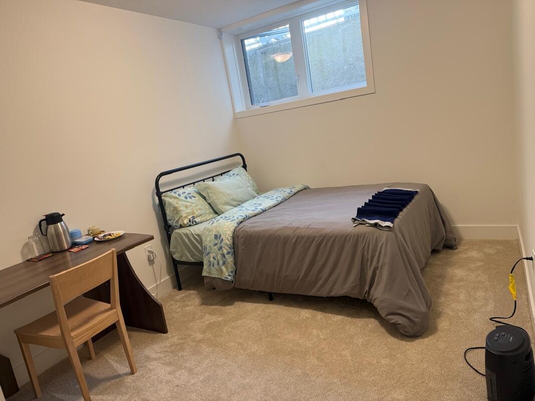 Comfort Bedroom(Single Bed) - Cozy room in a stylish townhouse - Gallery - 1