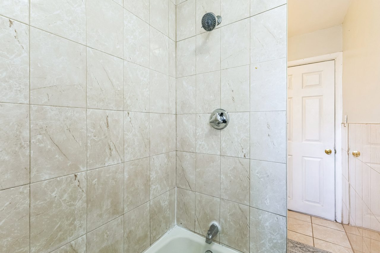 #1809: Harvard Square (Cambridge) - Queen Bedroom E - 5