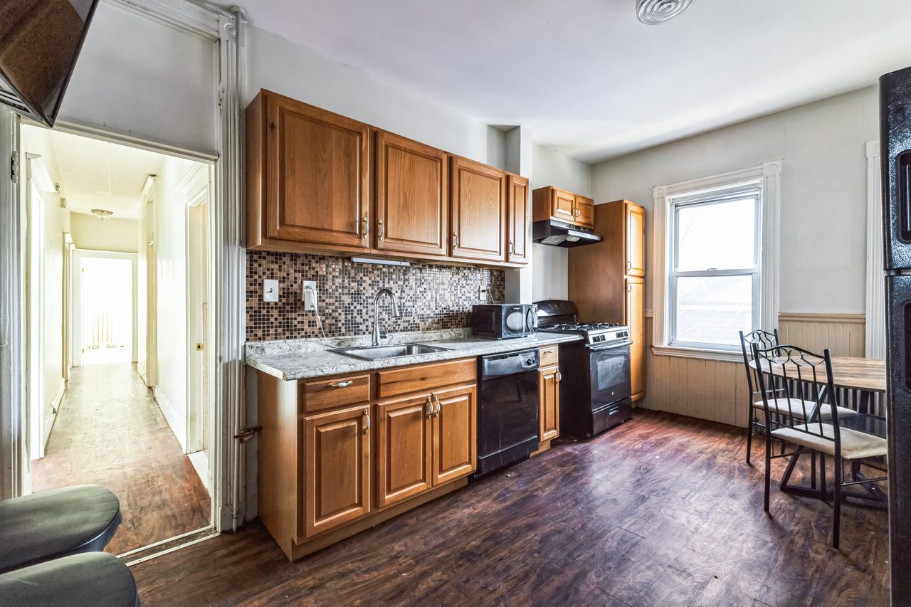 #1809: Harvard Square (Cambridge) - Queen Bedroom E - 2