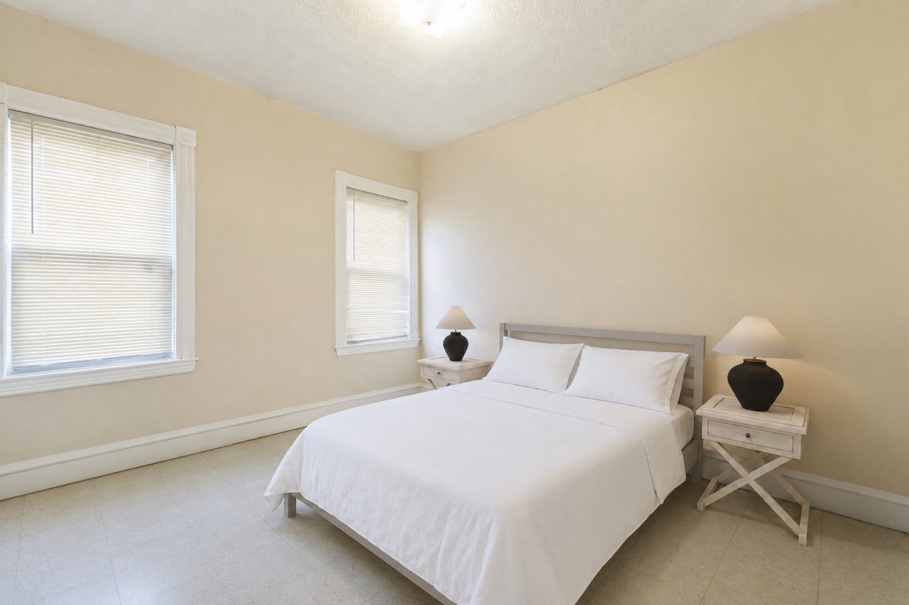 #1809: Harvard Square (Cambridge) - Queen Bedroom E - 1