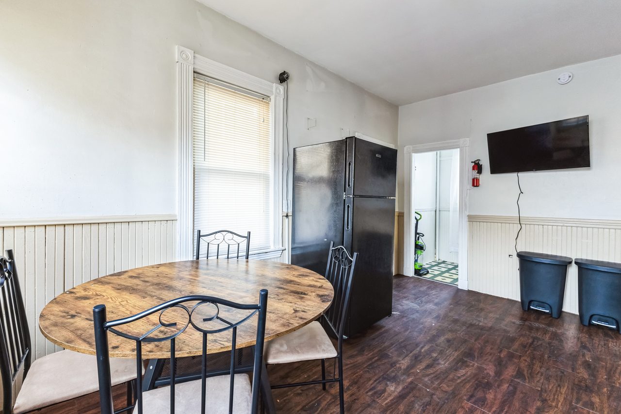 #1809: Harvard Square (Cambridge) - Queen Bedroom E - 3