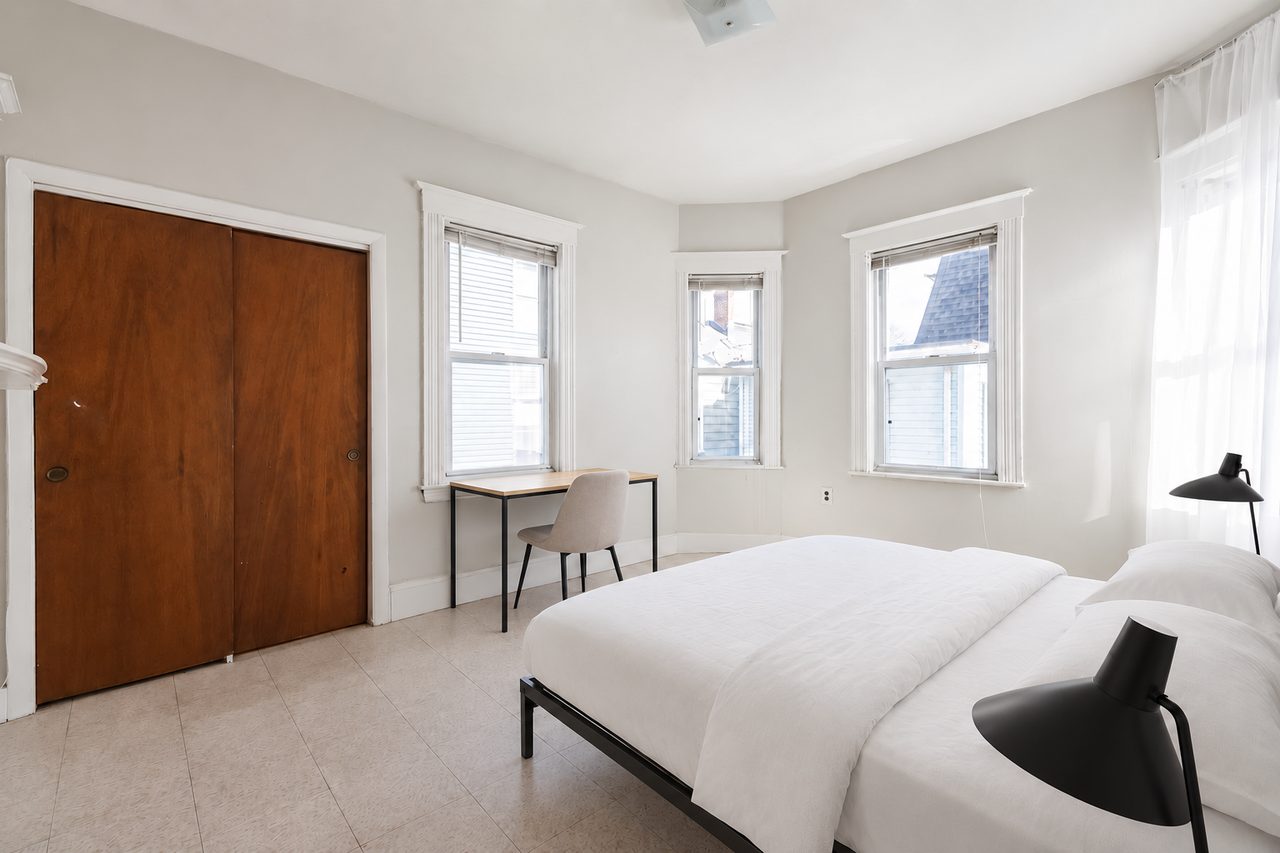 #1809: Harvard Square - Queen Bedroom A - 6
