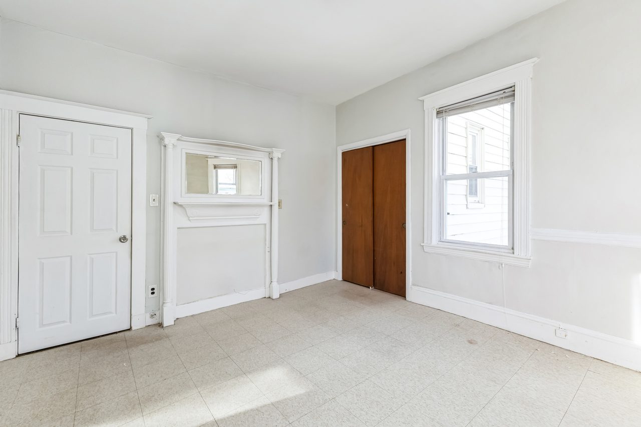  #1809: Harvard Square (Cambridge) - Queen Bedroom A  -  #1809: Harvard Square (Cambridge)  - Gallery -  1
