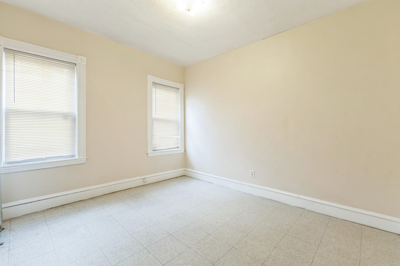  #1809: Harvard Square (Cambridge) - Queen Bedroom E  -  #1809: Harvard Square (Cambridge)  - Gallery -  3