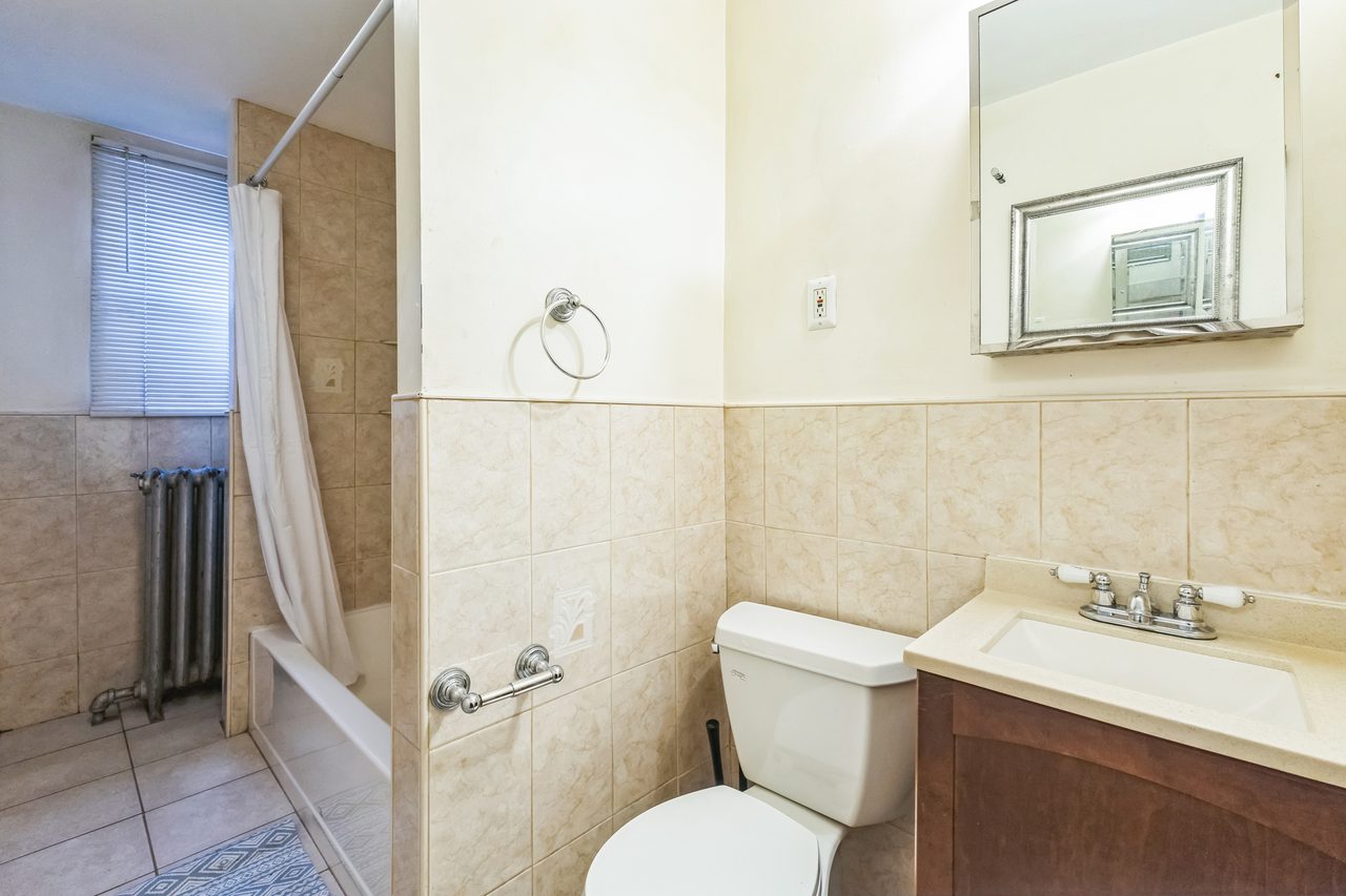 #1808: Harvard Square (Cambridge) - Queen Bedroom A - #1808: Harvard Square (Cambridge) - Gallery - 6