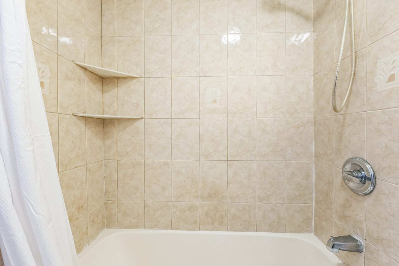 #1808: Harvard Square (Cambridge) - Queen Bedroom A - #1808: Harvard Square (Cambridge) - Gallery - 5