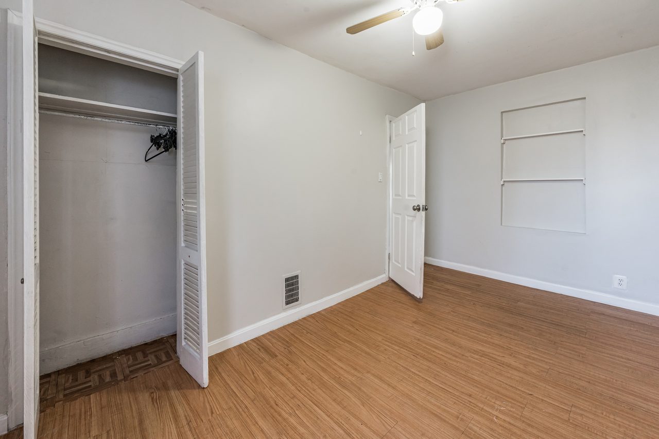  #1812: East Cambridge - Queen Bedroom A  -  #1812: East Cambridge  - Gallery -  4