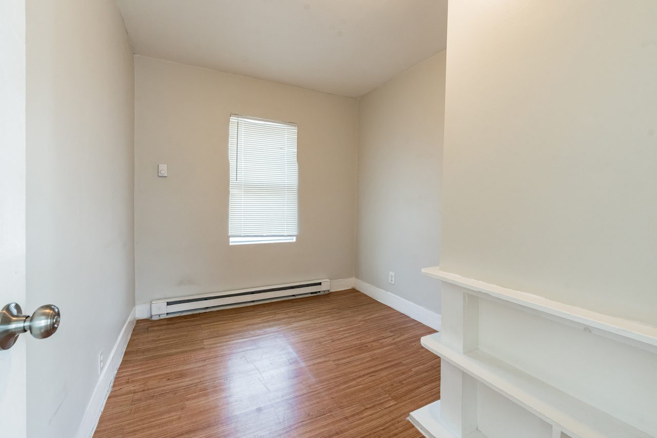  #1812: East Cambridge - Queen Bedroom C  -  #1812: East Cambridge  - Gallery -  9