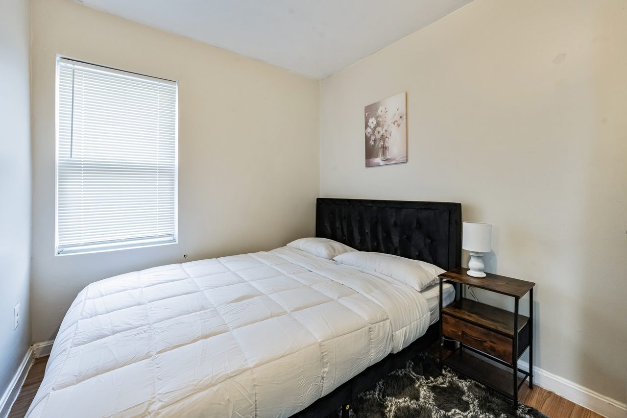  #1812: East Cambridge - Queen Bedroom B  -  #1812: East Cambridge  - Gallery -  2