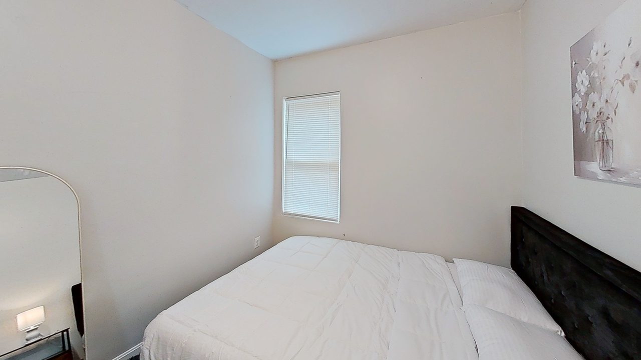  #1812: East Cambridge - Queen Bedroom B  -  #1812: East Cambridge  - Gallery -  4