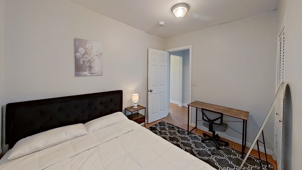  #1812: East Cambridge - Queen Bedroom B  -  #1812: East Cambridge  - Gallery -  3