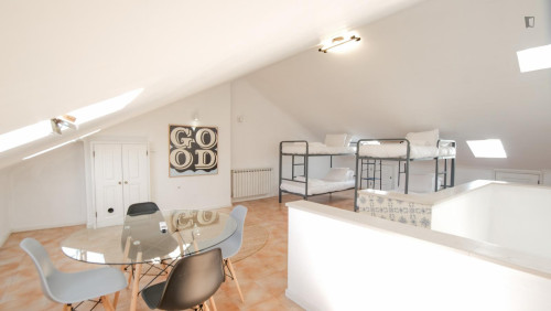 Heartwarming 3 Bedroom House with a backyard close to Viana Do Castelo Train Station  - Gallery -  5