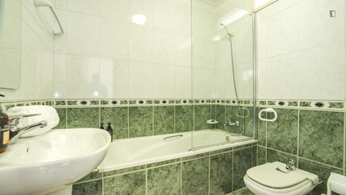 Heartwarming 3 Bedroom House with a backyard close to Viana Do Castelo Train Station - Gallery - 40