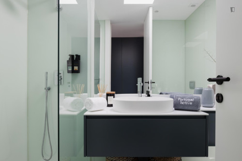 Breathtaking 5 Bedroom House with a swimming pool close to Paçô Beach