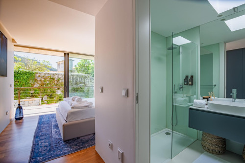 Breathtaking 5 Bedroom House with a swimming pool close to Paçô Beach