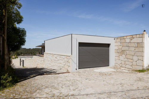 Breathtaking 5 Bedroom House with a swimming pool close to Paçô Beach - Gallery - 30