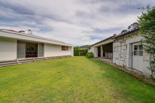 Epic 6 Bedroom House close to Areia - Darque Train Station - Gallery - 25
