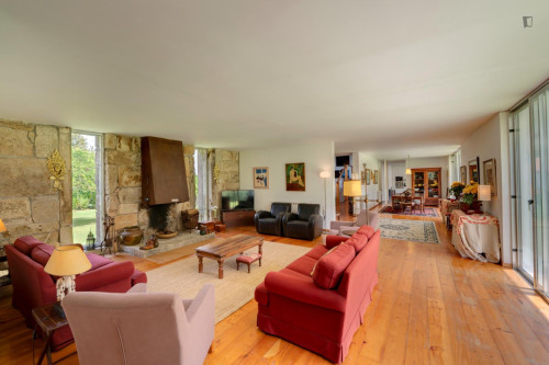 Epic 6 Bedroom House close to Areia - Darque Train Station - Gallery - 42