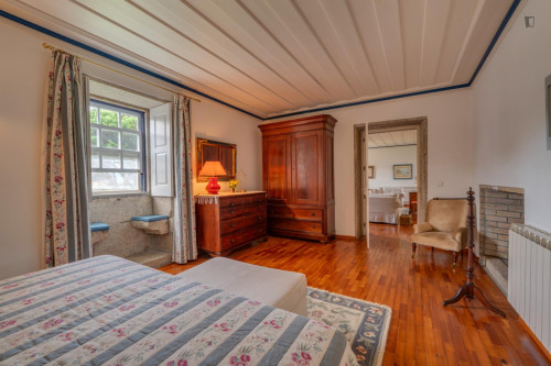 Epic 6 Bedroom House close to Areia - Darque Train Station - Gallery - 11