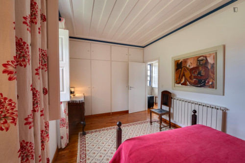 Epic 6 Bedroom House close to Areia - Darque Train Station