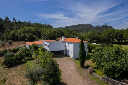 Epic 6 Bedroom House close to Areia - Darque Train Station