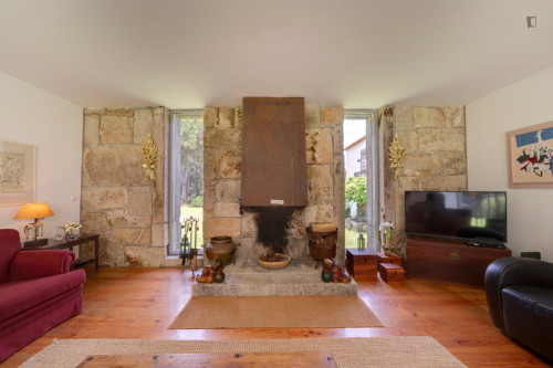 Epic 6 Bedroom House close to Areia - Darque Train Station - Gallery - 45