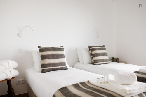 Sublime 6 Bedroom House with a Swimming Pool close to Pereiro Waterfall and Engenho de Serra