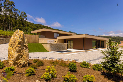 Elegant 8 Bedroom House with a swimming pool close to São Francisco Chapel