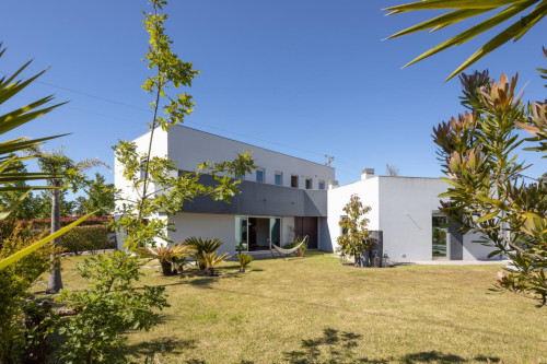 Sophisticated 3 Bedroom House with a swimming pool close to Lordelo Beach