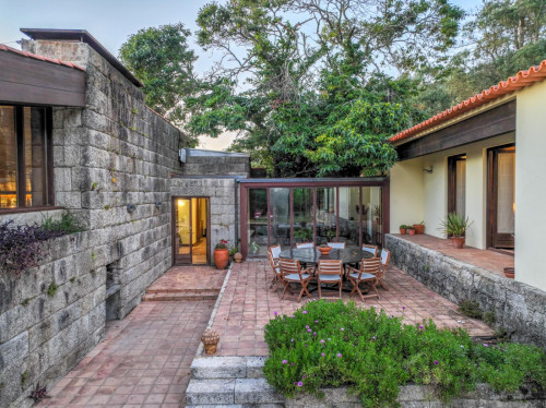 Unbelievable 8 Bedroom House with a Swimming Pool close to Canto Marinho Beach