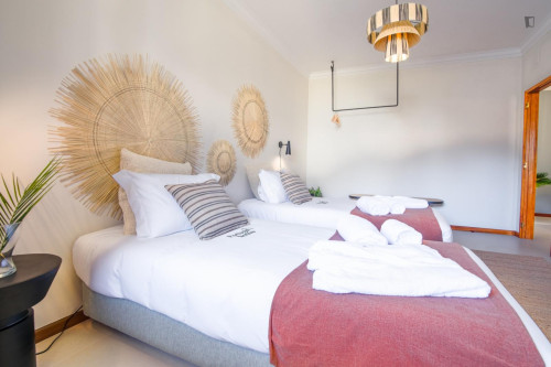 Gorgeous 7 Bedroom House close Luzia Mar Beach - Gallery - 14
