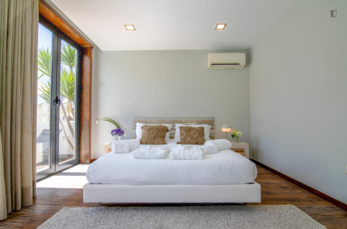 Momentous 4 Bedroom House with a Swimming Pool close to Carreço Beach
