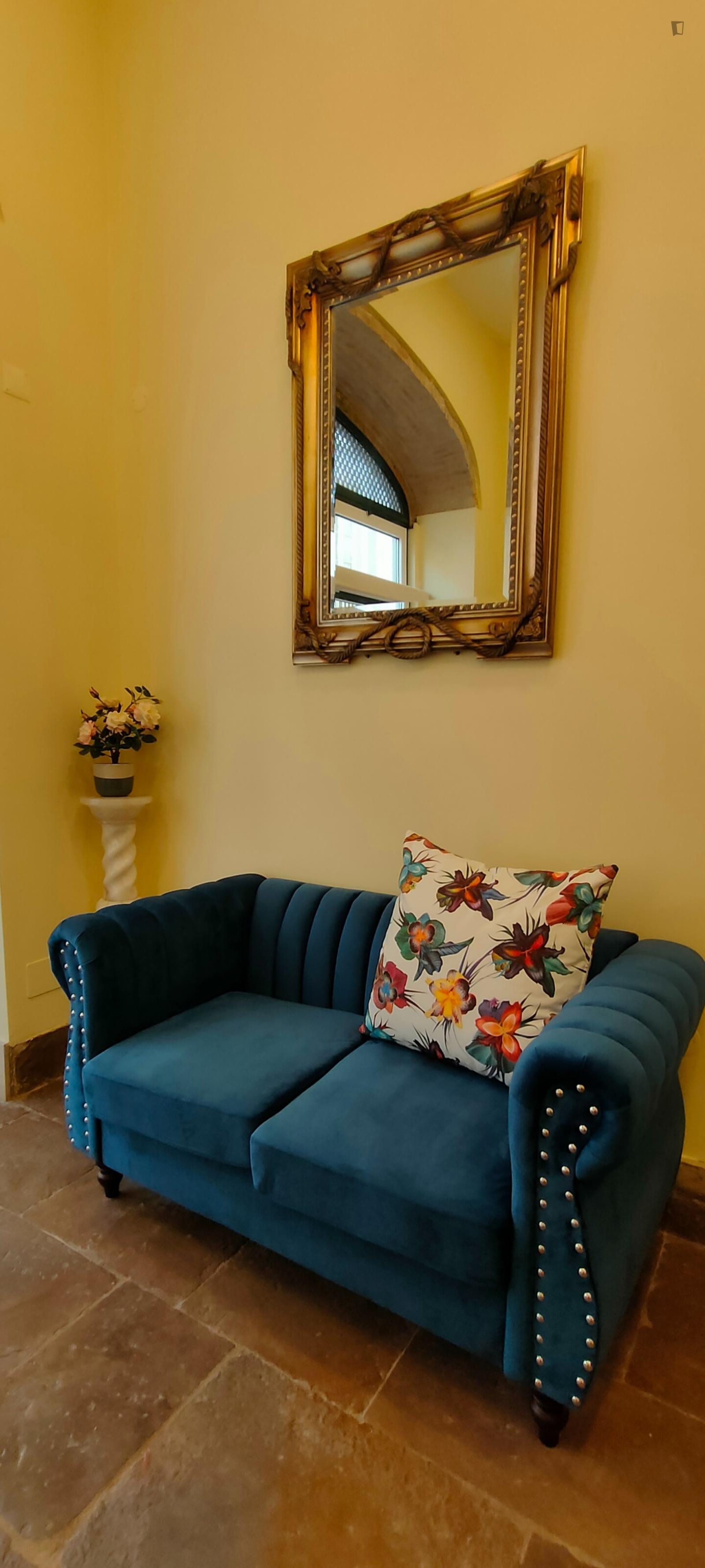 Elegant 2-Bedroom Flat In The Vicinity Of Several Cultural Landmarks - 1