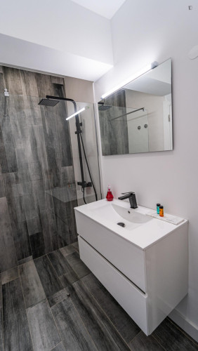 Very comfy double bedroom in the centre of Faro - Gallery - 10