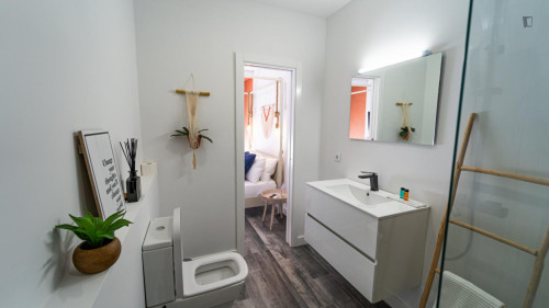 Inviting double ensuite bedroom in the heart of Faro - Gallery - 13