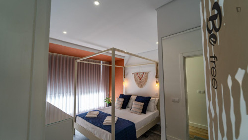 Inviting double ensuite bedroom in the heart of Faro