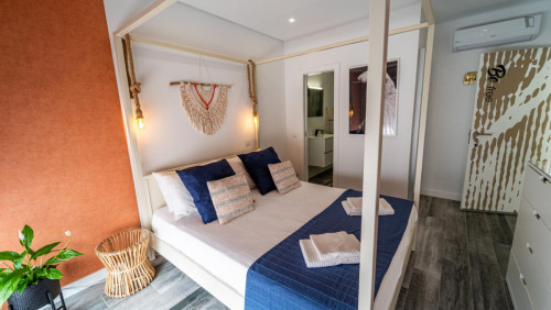 Inviting double ensuite bedroom in the heart of Faro
