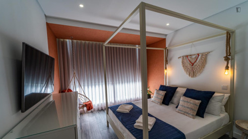 Inviting double ensuite bedroom in the heart of Faro