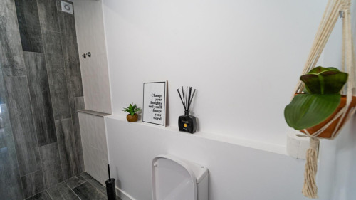 Inviting double ensuite bedroom in the heart of Faro - Gallery - 16
