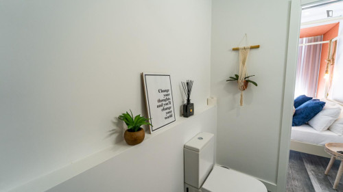 Inviting double ensuite bedroom in the heart of Faro - Gallery - 15