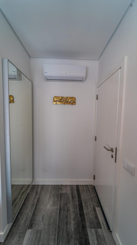 Inviting double ensuite bedroom in the heart of Faro - Gallery - 6