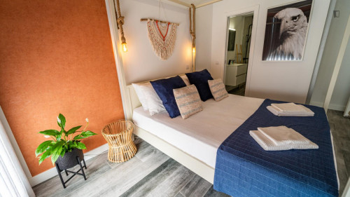 Inviting double ensuite bedroom in the heart of Faro