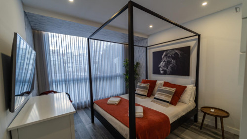 Elegant double ensuite bedroom in the heart of Faro - Gallery - 26