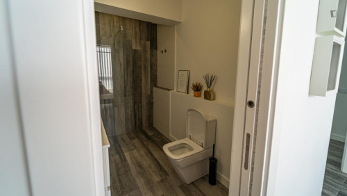 Elegant double ensuite bedroom in the heart of Faro - Gallery - 20