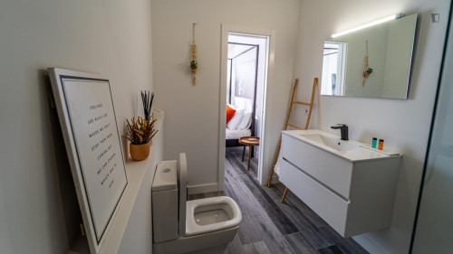 Elegant double ensuite bedroom in the heart of Faro - Gallery - 23