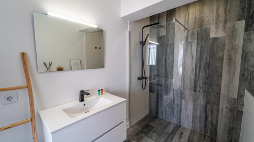 Elegant double ensuite bedroom in the heart of Faro - Gallery - 24