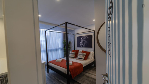 Elegant double ensuite bedroom in the heart of Faro - Gallery - 33